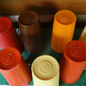 Group of 7 vintage fall colors Tupperware cups - Good overall condition