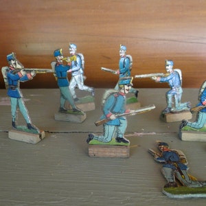 Vintage cardboard toy civil war soldiers - most with wood bases - Rare