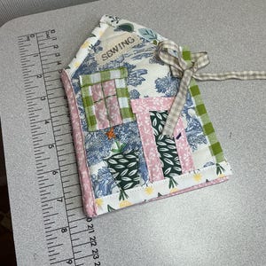 Needle sewing case. Sewing storage.