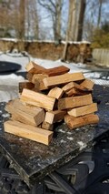 100 pieces of small oak fire starters