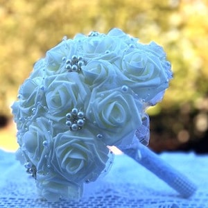 Ivory Bouquet, 11 inch Wedding bouquet, Bridal and Quinceanera bouquet, Bridesmaid, toss bouquet, real touch roses, pearls and brooches