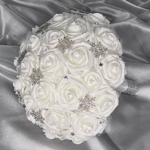 SNOWFLAKE Wedding bouquet, Winter wedding, 10” brooch bridal bouquet, Quince bouquet, artificial flowers, winter white bouquet
