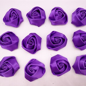 20 Stück 35 x 20 mm lila schöne Rose Satin Blumen