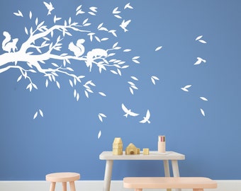 Naklejka ścienna Biała Gałąź i Wiewiórka – Mural do pokoju dziecięcego