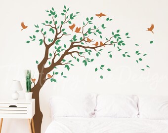 Naklejka ścienna „Wiatrowe drzewo z ptakami” – mural inspirowany naturą