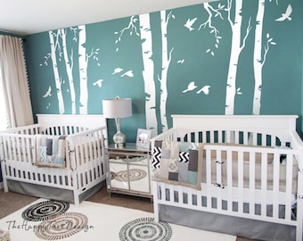 Naklejka ścienna z białą brzozą – Ptaki i liście, wystrój pokoju dziecięcego