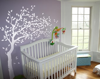 Naklejka ścienna „Białe drzewo wiatru” – fototapeta do pokoju dziecięcego