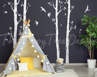 Naklejka ścienna z długim białym drzewem – projekt pokoju dziecięcego