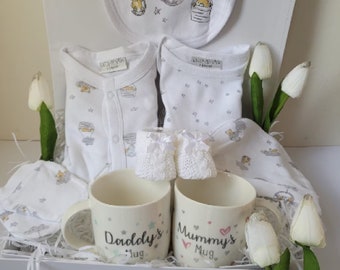 Gender neutral Luxury Baby hamper, Unisex Baby gift, Baby Girl Gift, Baby Boy gift with Parents mugs, Deluxe Magnetic Gift Box, Baby Shower