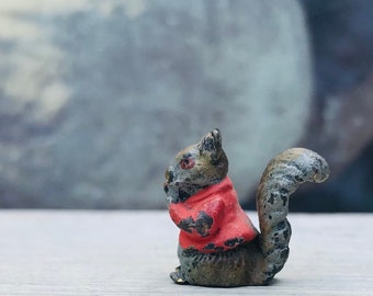 Cold Painted 17mm Tiny Miniature Bronze Beatrix Potter Squirrel Nutkin Figure