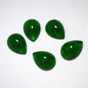 6 Vintage Glass Pear Shaped Cabochons in Emerald - 18 x 13 mm (Q2129)