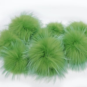 Pompom de pelo extra grande de 18 cm a 21 cm! Gorro de pompom de guaxinim verde de alta qualidade, gorro tuque, gorro de inverno em malha, pompom grande, bola de pelo de guaxinim fofa