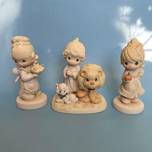 Precious Moments Figurine Religious Theme, Collectible Vintage Figurine, 1996, Porcelaine Ceramic Figurine Rare, Original, Girl Doll