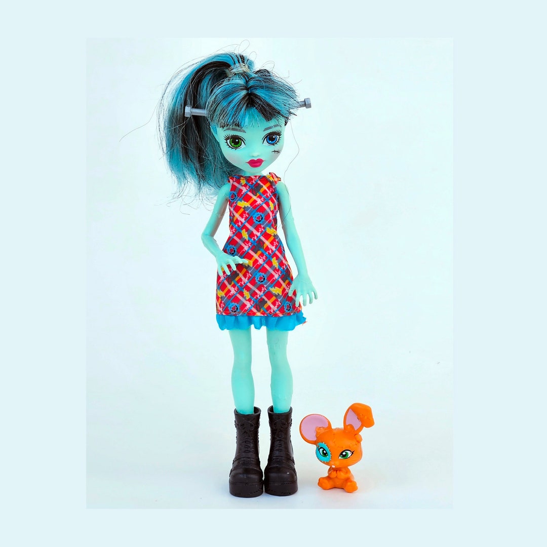 Monster High Doll Monster Family Alivia Stein & Gigawatt Doll + Pet for