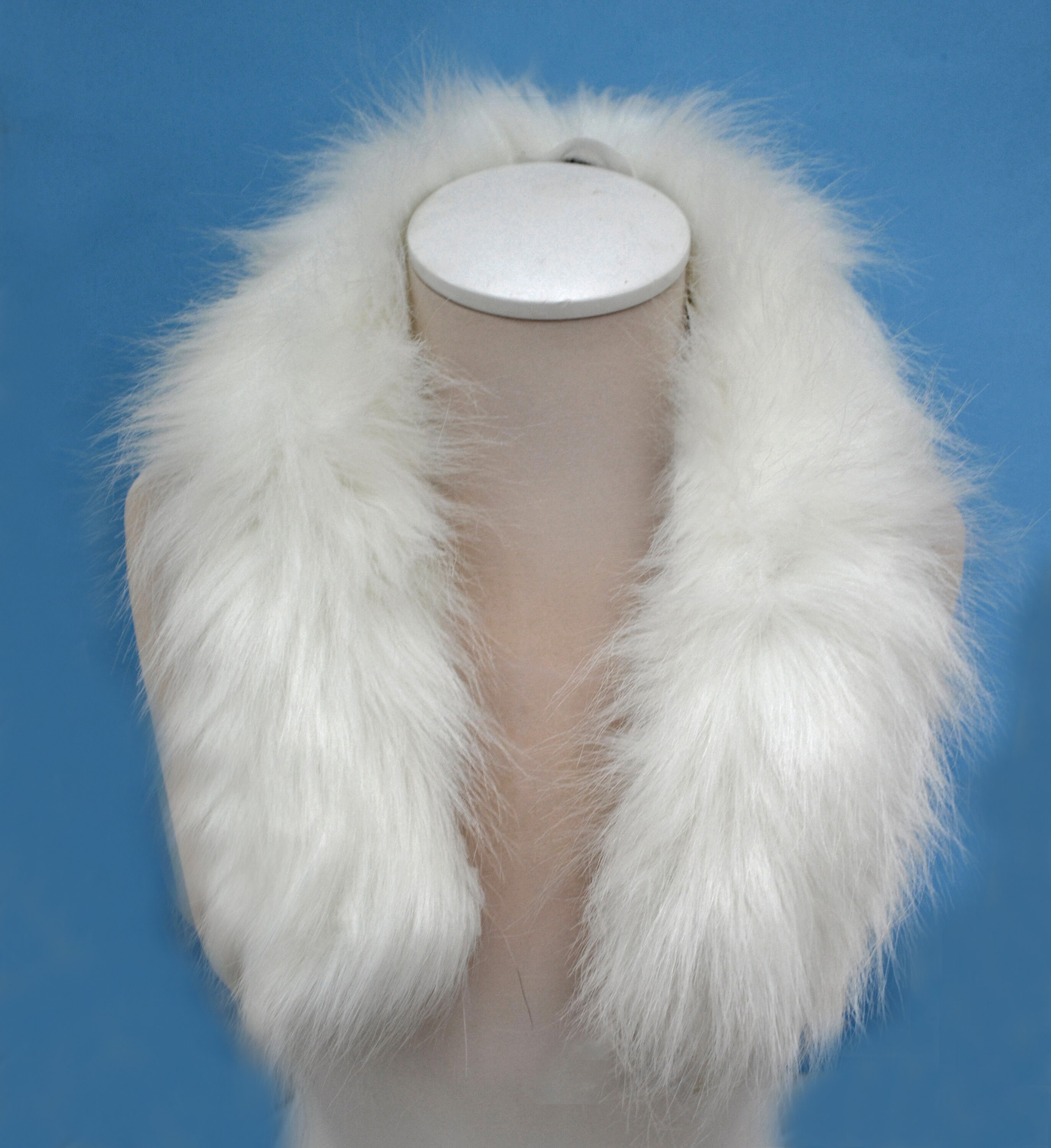 White fur hotsell collar