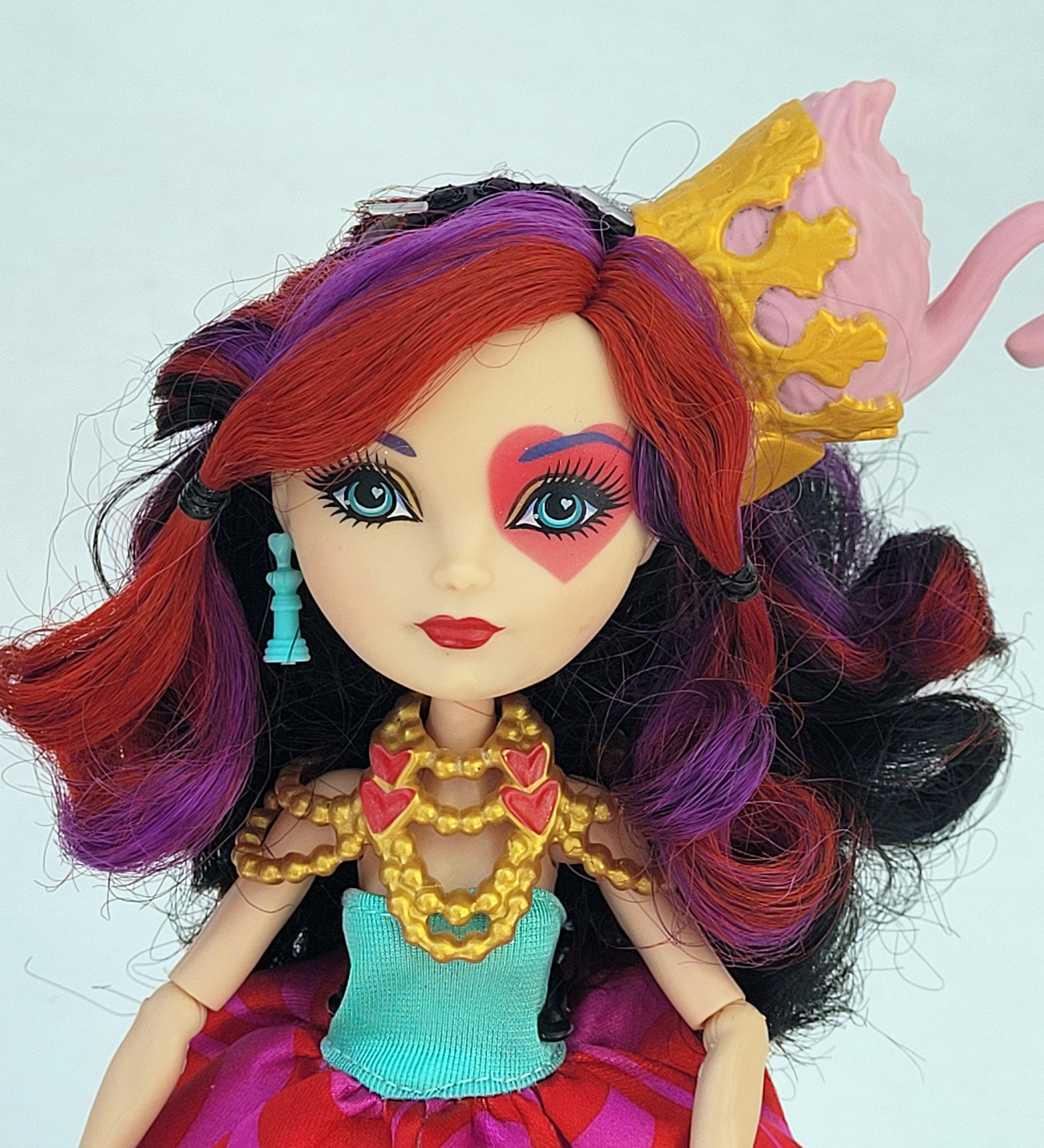 Bloo MayS.: Ever After High: Detalhes da boneca Lizzie Hearts!!