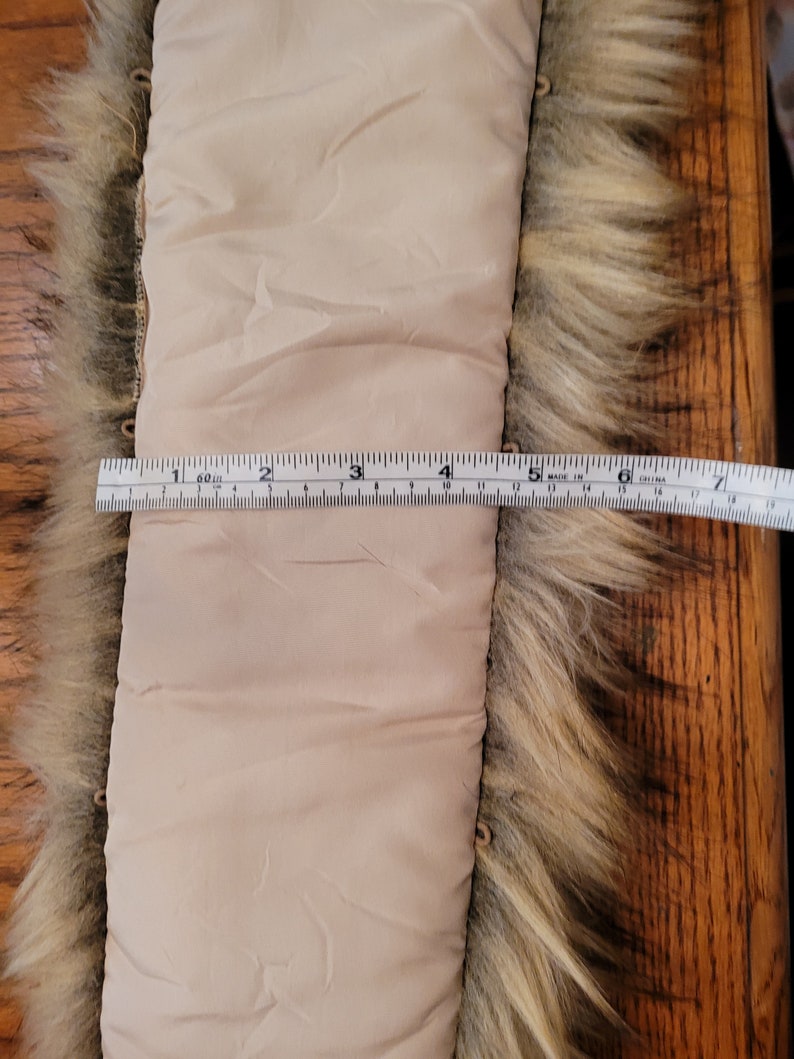 Extra stor huva med vegansk fuskpälskant 70 cm, stor fuskpälskragekant, fusktvättbjörnspäls, pälskrage, fuskpälshuva, pälsjacka, päls bild 8