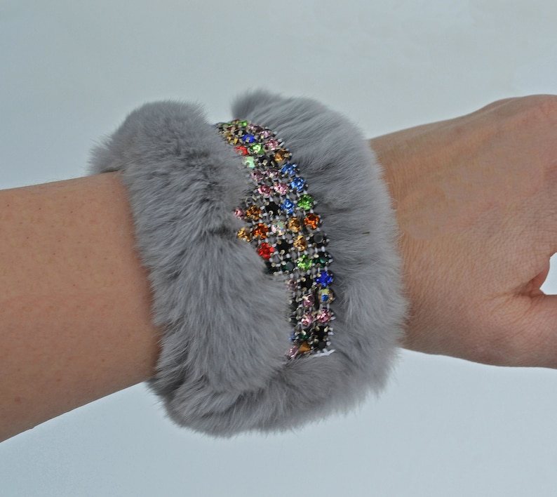 Beautiful Real Rabbit Fur Handmade Women Girl Lady Bracelet with Shiny Crystal Beads Leather Wrist Ring Cuff Gray Beige Fur Accessories
