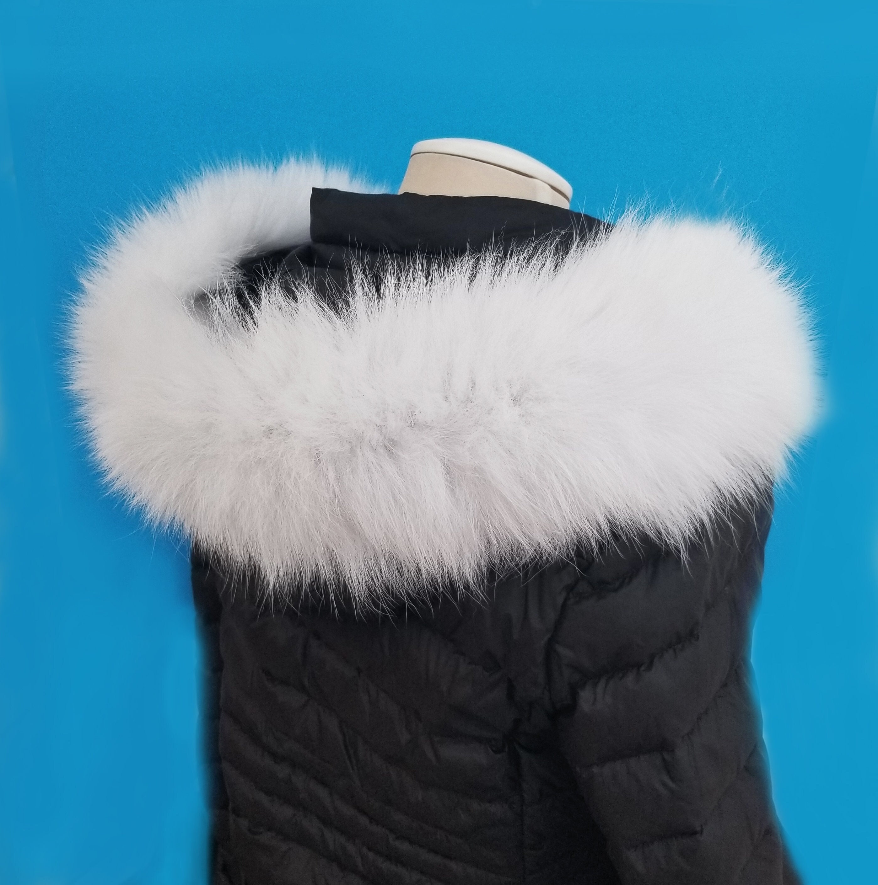 Black jacket white fur hood deals