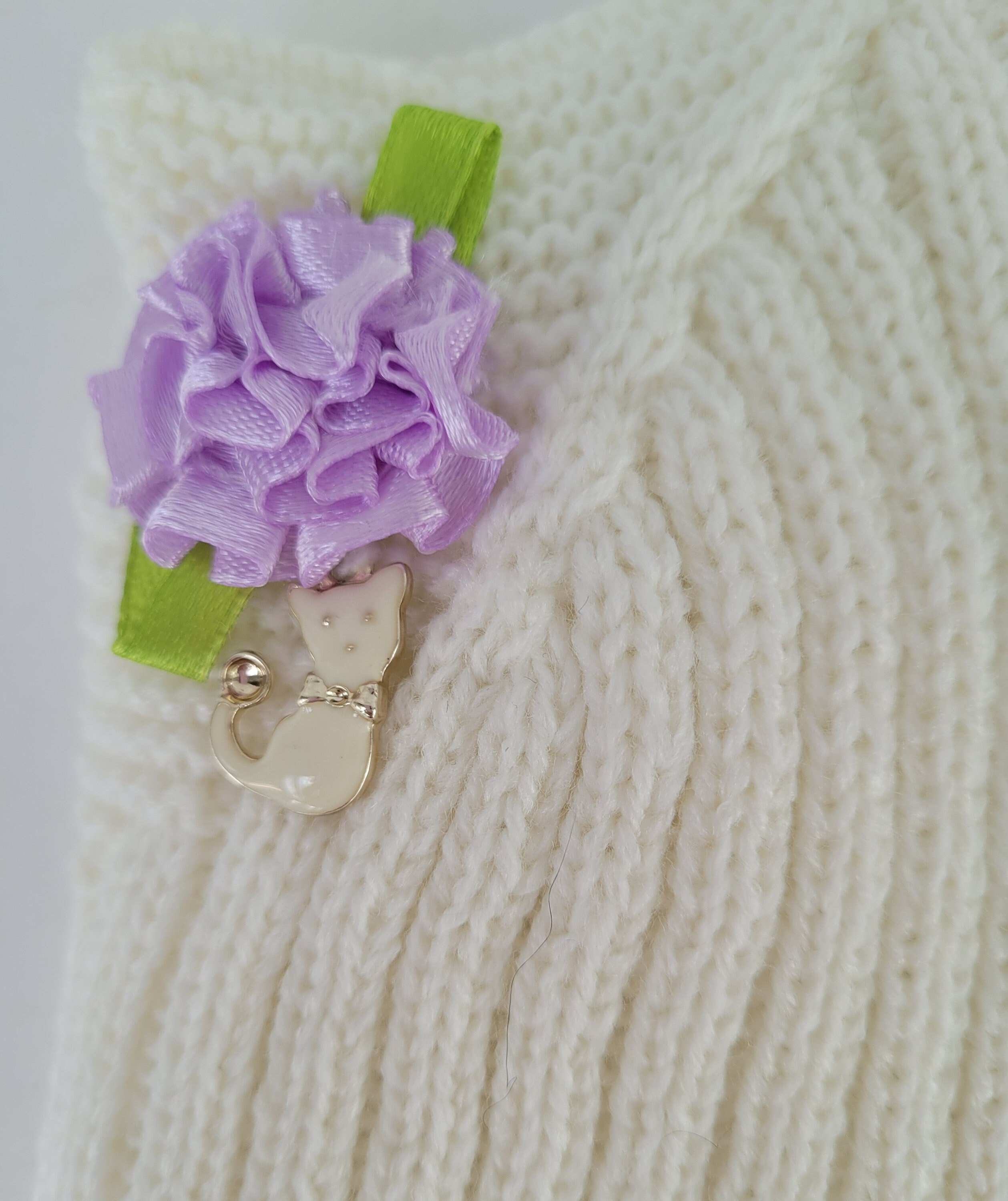 Cagoule de fille gris clair, chapeau à capuche tricoté avec fleur