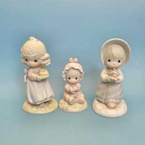 Precious Moments Figurine &quot;May Your Birthday Be a Blessing&quot;, Collectible Vintage Figurine, 1990, Porcelaine Ceramic Figurine, Birthday Gift