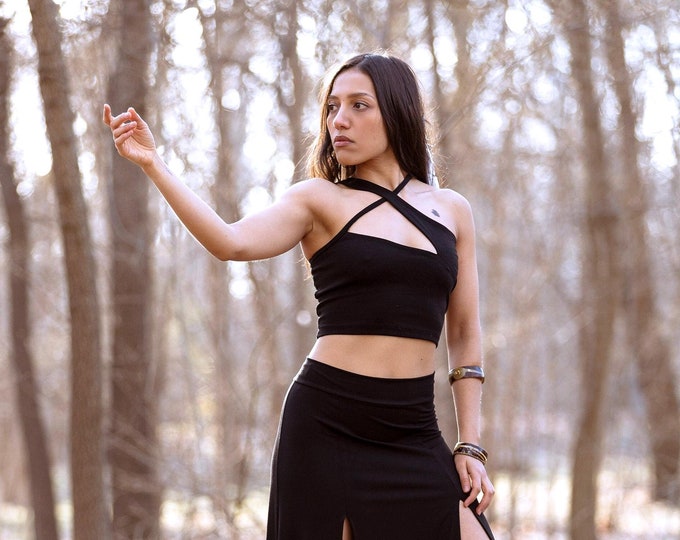 Asymmetric strap black crop top. Goth clothes. Goth top. Festival top. Sleeveless gothic top. Yoga top. Yoga clothes. Dance top. Burning man