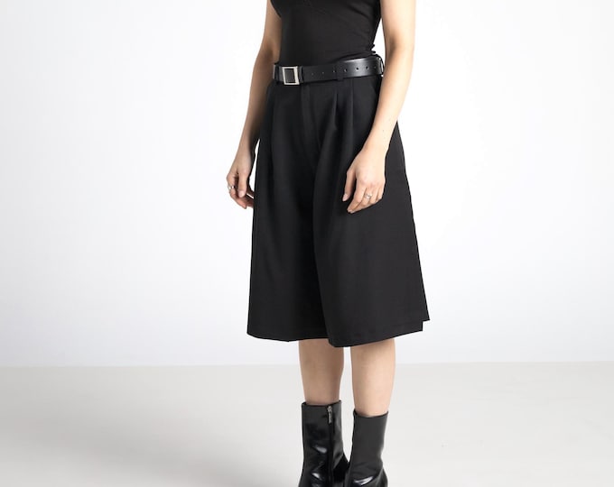 Cropped Tailored Black Culotte Shorts – Wide Leg Pleated Jorts |  Bermuda Pants | High Waist Tailor Shorts | Unisex pants | Skirted pants