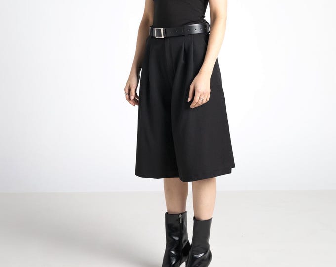 Cropped Tailored Black Culotte Shorts – Wide Leg Pleated Jorts |  Bermuda Pants | High Waist Tailor Shorts | Unisex pants | Skirted pants