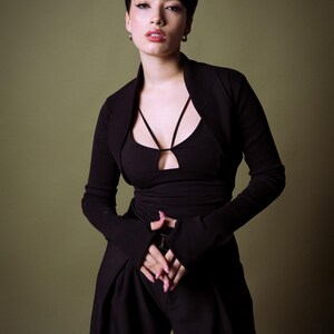 Organic cotton knit Elegant black cropped bolero shrug with long thumbhole sleeves – goth Cocktail minimalist knit cardigan. image 5