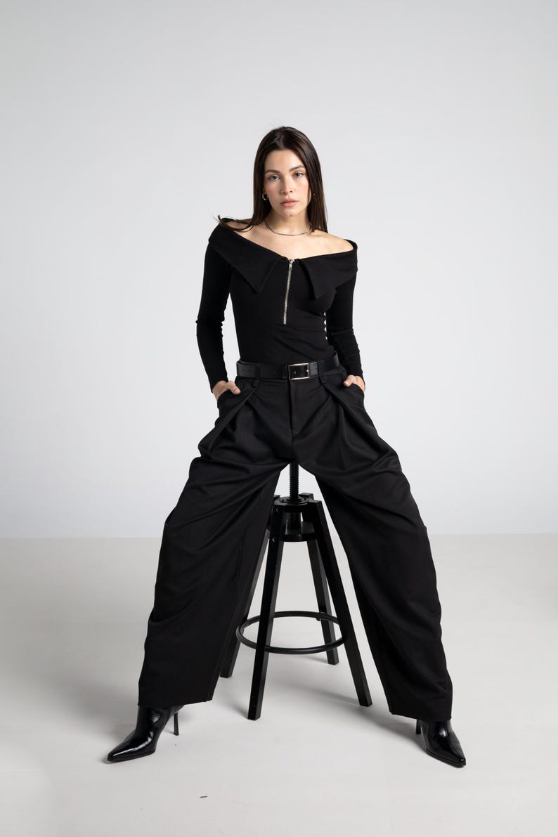 Sailor off shoulder gothic blouse. Formal sleeve top. Minimalist black bardot blouse. Cocktail clothing. Elegant top imagen 14