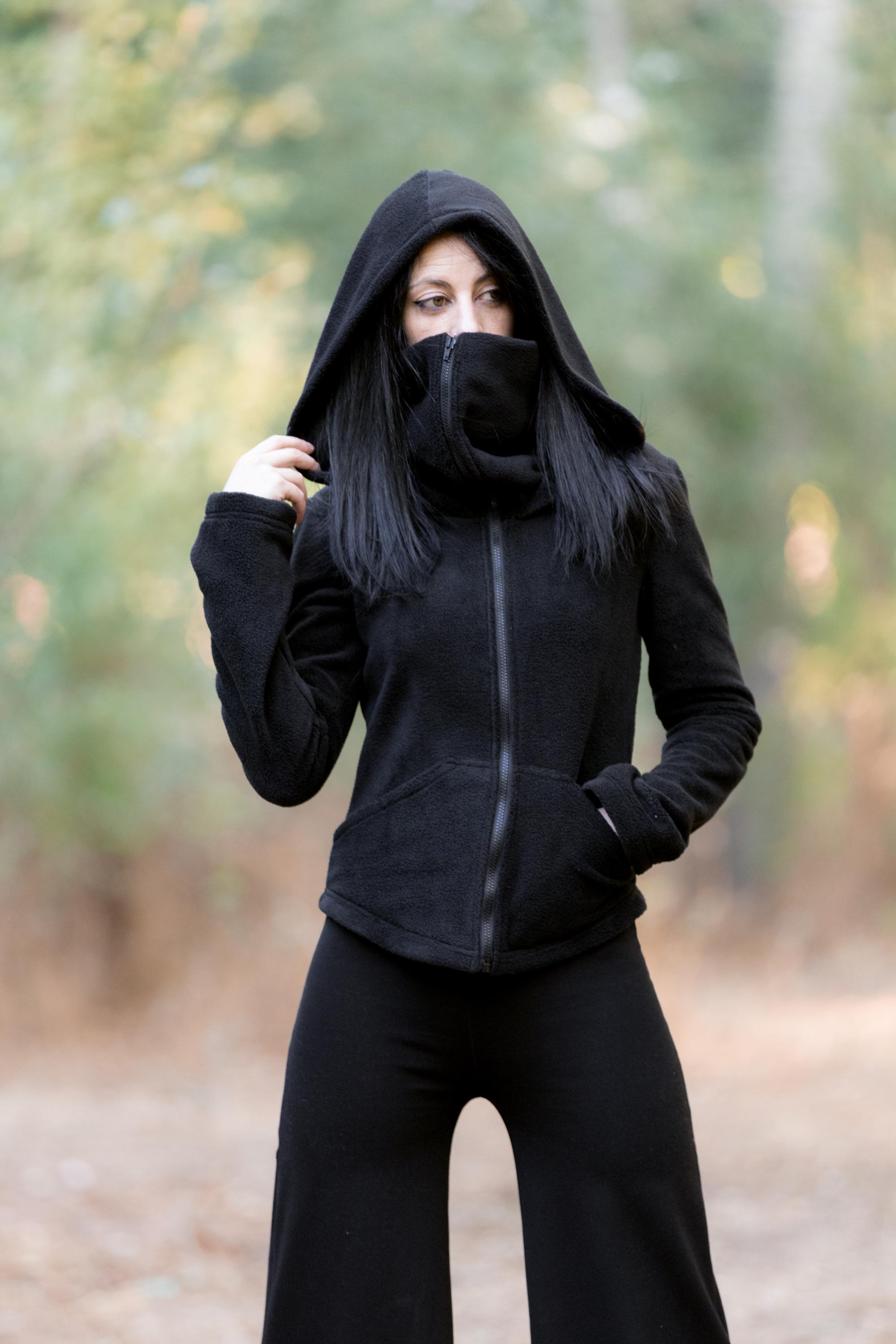 Veste à Capuche Gothique Pour Femme - Sweat Zippé Noir Avec Anneaux Métalliques, Coupe Moulante, Style Alternatif Punk