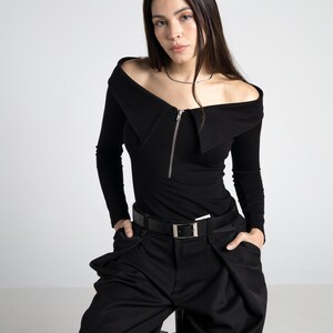 Sailor off shoulder gothic blouse. Formal sleeve top. Minimalist black bardot blouse. Cocktail clothing. Elegant top imagen 12