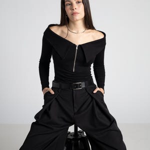 Sailor off shoulder gothic blouse. Formal sleeve top. Minimalist black bardot blouse. Cocktail clothing. Elegant top imagen 2
