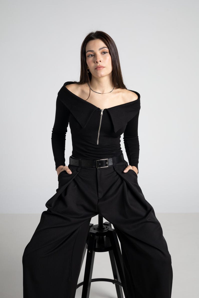 Sailor off shoulder gothic blouse. Formal sleeve top. Minimalist black bardot blouse. Cocktail clothing. Elegant top imagen 2
