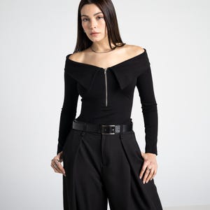 Sailor off shoulder gothic blouse. Formal sleeve top. Minimalist black bardot blouse. Cocktail clothing. Elegant top imagen 3