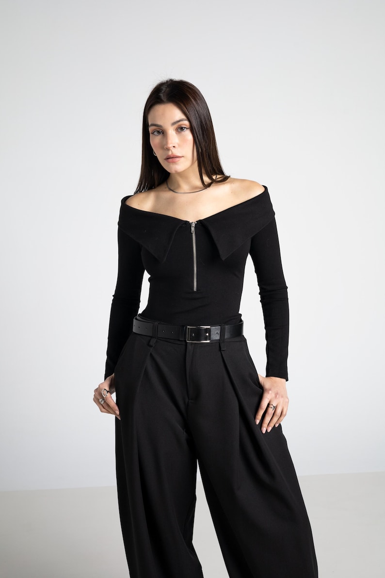 Sailor off shoulder gothic blouse. Formal sleeve top. Minimalist black bardot blouse. Cocktail clothing. Elegant top imagen 3