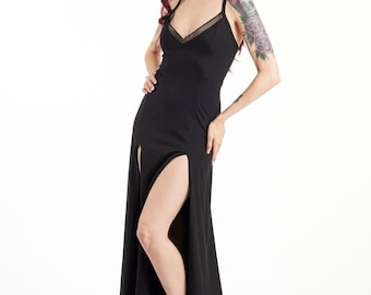 robe longue gothique noire fendue sur le devant
