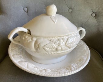 Vintage Signature White Soup Tureen And Lid With Ladle * 4 Piece Set