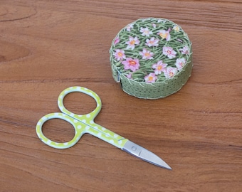 Green floral retractable tape measure