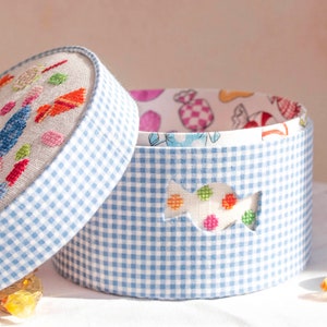 Cartonnage tutorial of a candy box image 2