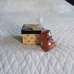 Boîte à bonbons sur le thème du miel