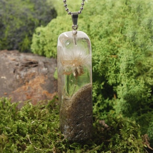 Resin necklace, dandelion in resin, mini dandelion, handmade pendant, concrete and resin, image 3
