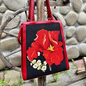 Elegante Rote Orchidee Leder Rucksack Geldbörse.