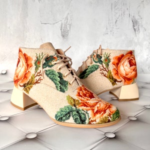 Women&#39;s boots in a rustic style with hand-embroidered floral Love of Roses , Retro style Ankle Boots,luxury european style boots.