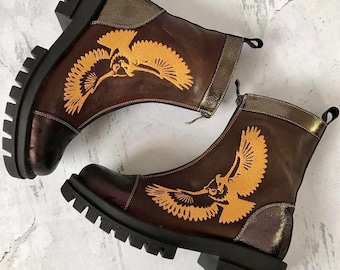 Handcrafted vintage-style women’s leather boots with a lock at the front and an owl embroidered design on the side, featuring a chunky sole