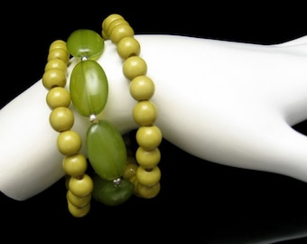 3 Vintage Bracelets Mid Century Acrylic Lucite Beads Olive Green Mod Style Stretch Pretty