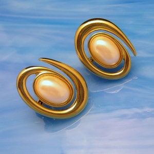 MONET Vintage Clip Earrings Mid Century Large Faux Pearls Atomic Modernist Goldtone image 4