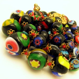 Vintage venezianische Millefiori Halskette Mitte Jahrhundert Kunst Glas Perlen schwarz Multi verknotet Cane