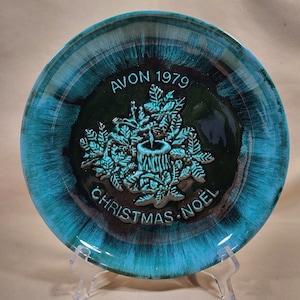 Blue Mountain Pottery Avon Christmas Plate in Green Glaze