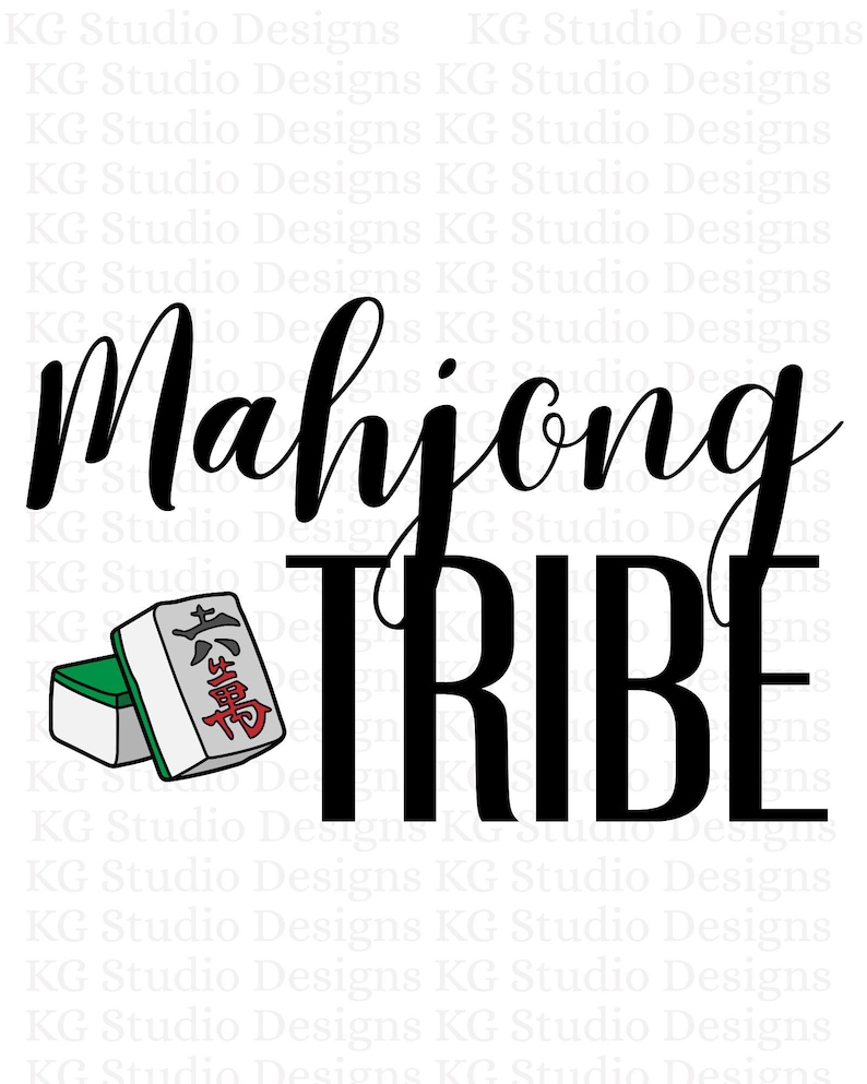 Puede incluir: Dise&ntilde;o gr&aacute;fico en blanco y negro con el texto "Mahjong Tribe" y una ficha de mahjong verde y blanca con caracteres chinos.